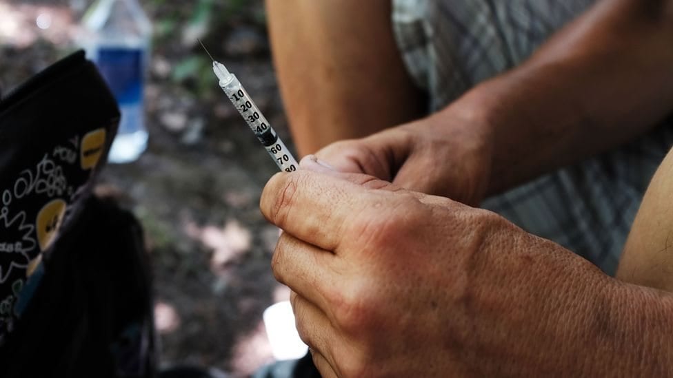 La peor crisis de salud desde la epidemia del VIH/sida que desplomó la esperanza de vida en EE. UU.