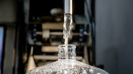 Una peligrosa moda de tomar agua cruda aparece en Silicon Valley
